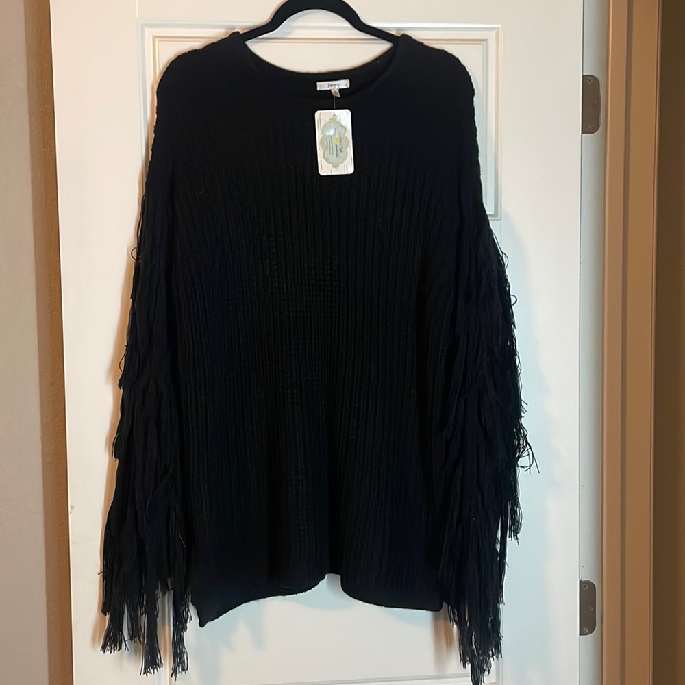 Free Fallin’ Overside Sweater. Small. Black. Fridge sleeves